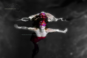 RED
pool mermaid by Mona Dienhart 